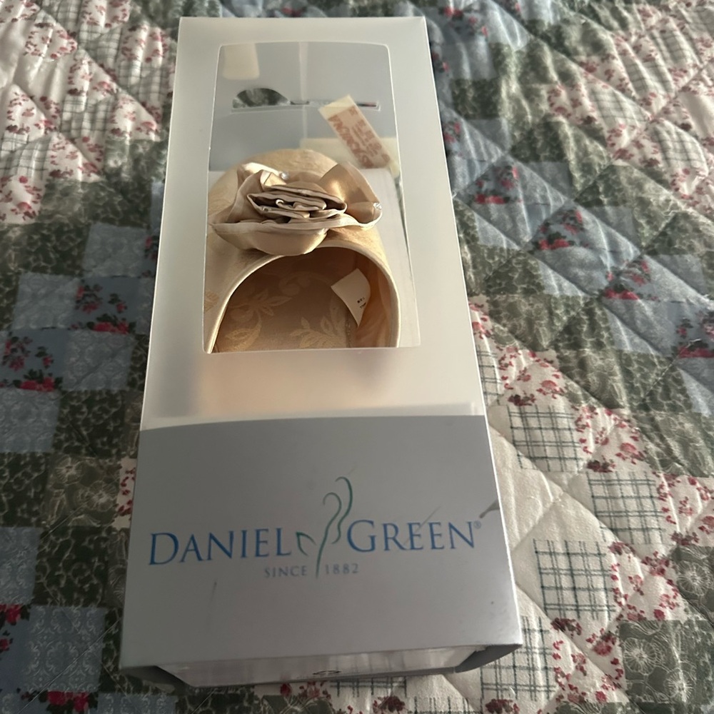 Women's Cream Shoes
